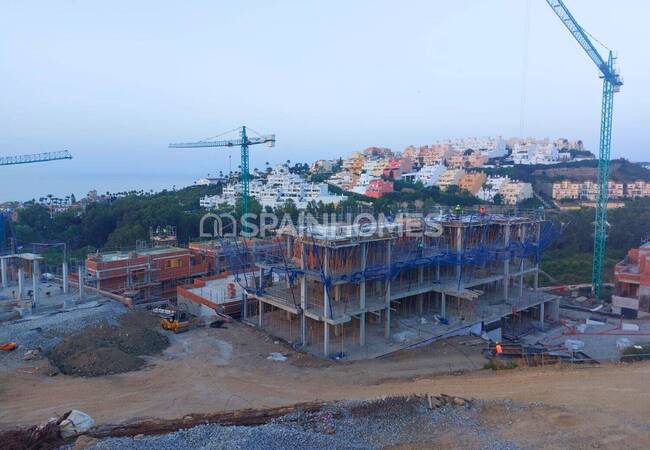 Malaga Casares'te Deniz Manzaralı Sitede Satılık Daireler 18