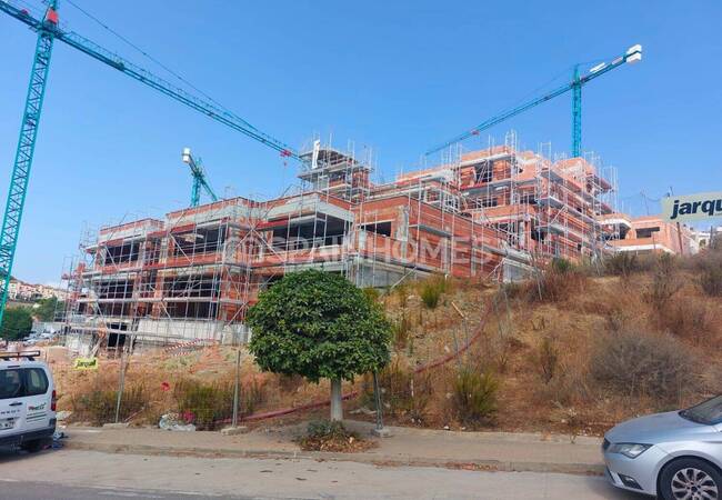 Malaga Casares'te Deniz Manzaralı Sitede Satılık Daireler 19