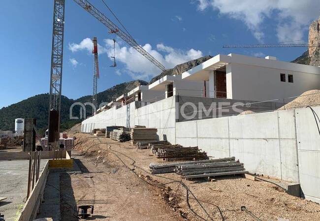 فلل مطلة على البحر في بولوب كوستا بلانكا محاطة بالطبيعة 35