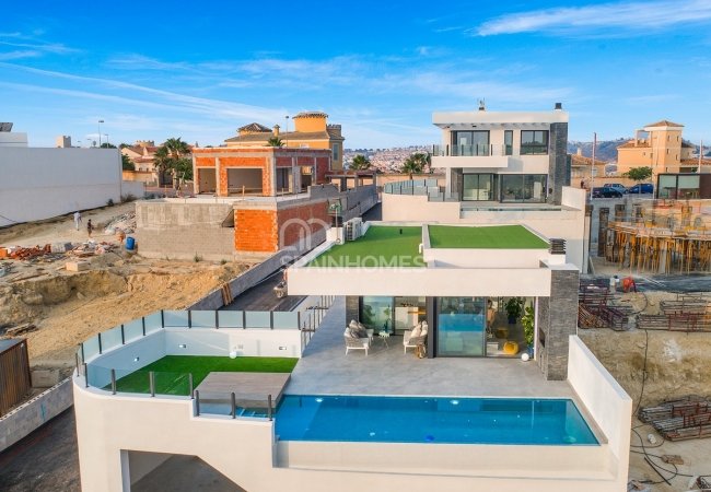 Вилла в Сьюдад-Кесада с Террасой на Крыше и Бассейном 32