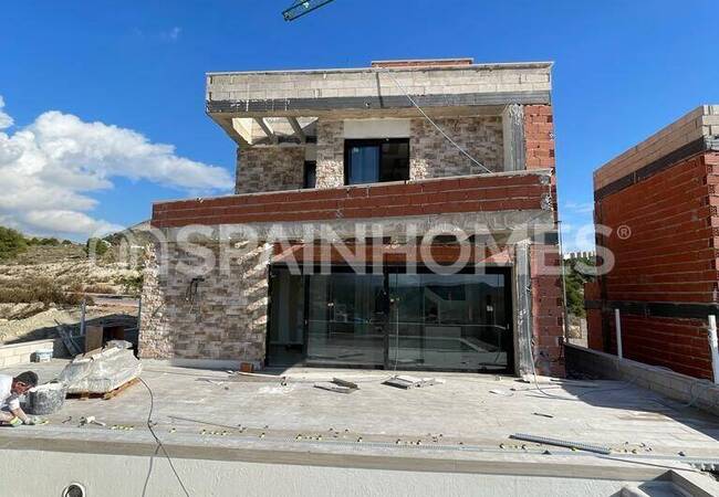 Отдельные Виллы с Просторными Интерьерами в Финестрате 71