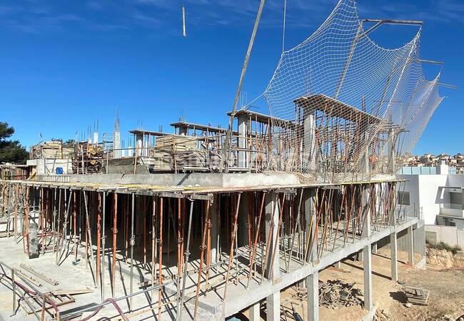 New Real Estate with Extensive Communal Areas in Villamartin 9