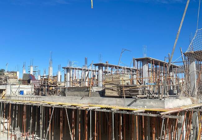 New Real Estate with Extensive Communal Areas in Villamartin 10