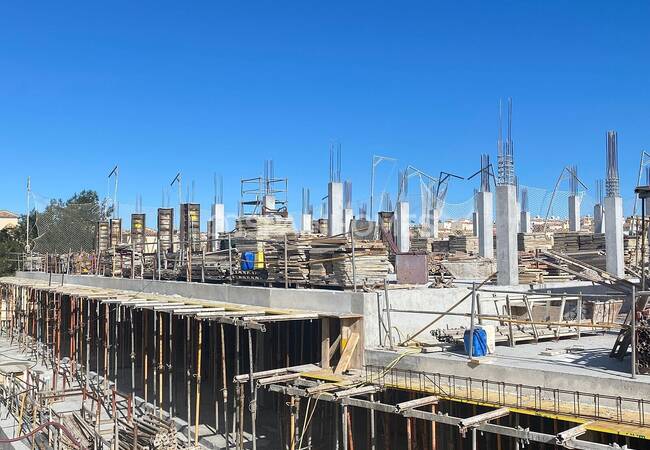 New Real Estate with Extensive Communal Areas in Villamartin 11