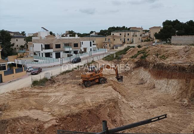 New Real Estate with Extensive Communal Areas in Villamartin 13