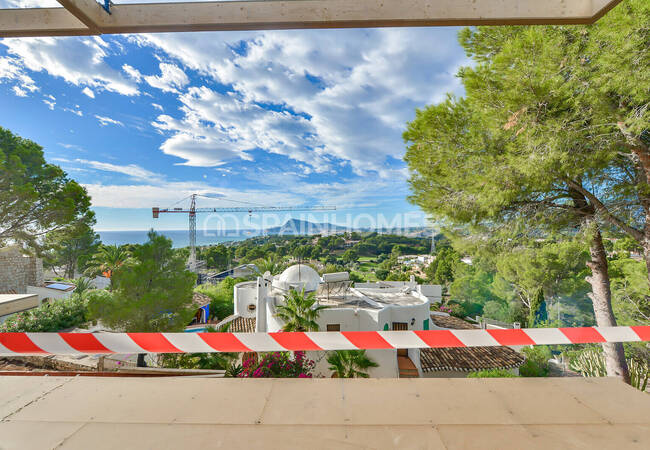 Villa with Open Sea and City Views in Altea, Alicante 33