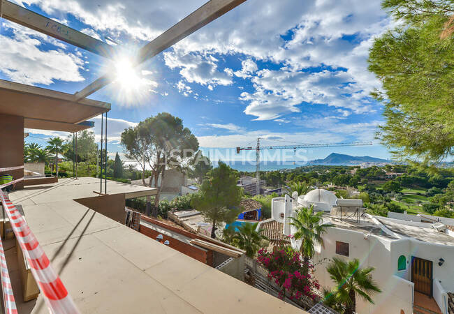 Villa with Open Sea and City Views in Altea, Alicante 34
