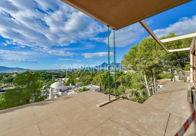 Villa with Open Sea and City Views in Altea, Alicante 36