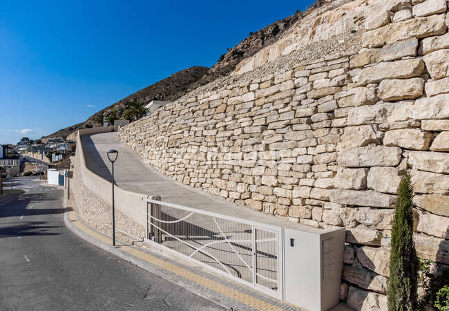 Luxury Houses with Private Gardens and Pools in Finestrat 13