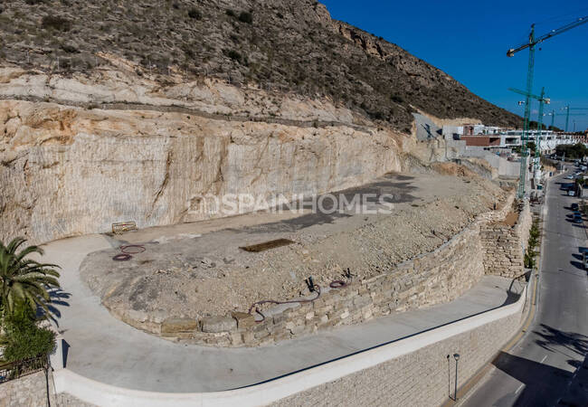 Luxury Houses with Private Gardens and Pools in Finestrat 11