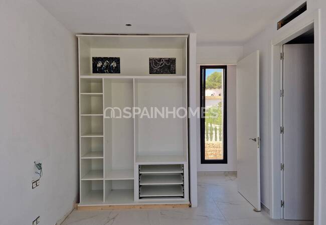 Alicante Moraira'da 4 Yatak Odalı Geniş Müstakil Villa 19