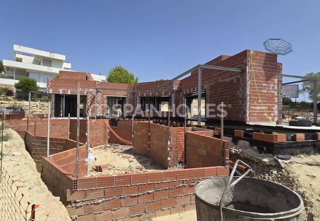 Las Colinas Golf'te Güney-batı Cepheli Şık Ev 30