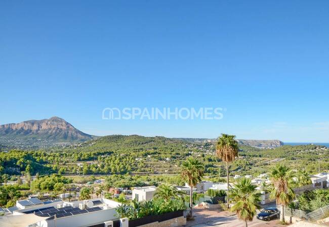 Jávea'da Havuzlu ve Modern Olanaklı 4 Yatak Odalı Villa 12