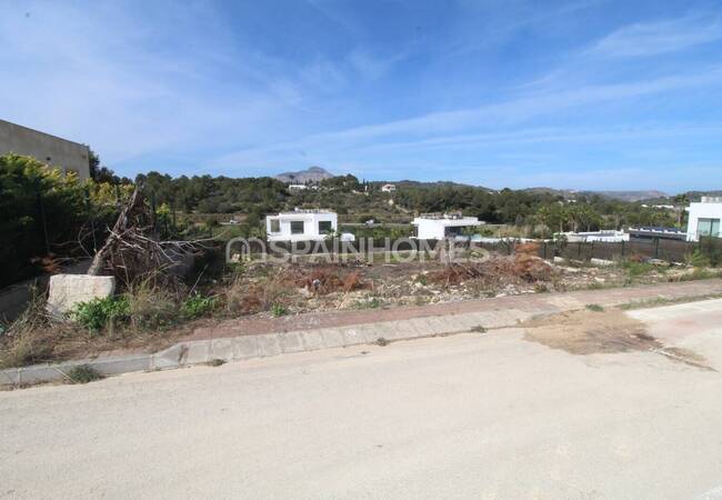 Jávea'da Havuzlu ve Modern Olanaklı 4 Yatak Odalı Villa 13