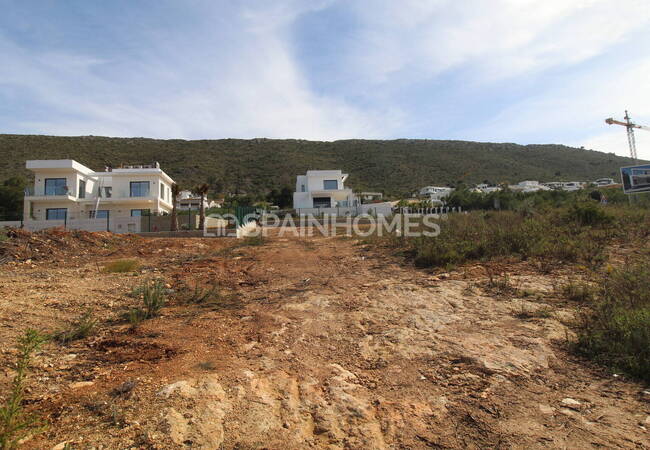 Jávea'da Havuzlu ve Modern Olanaklı 4 Yatak Odalı Villa 18