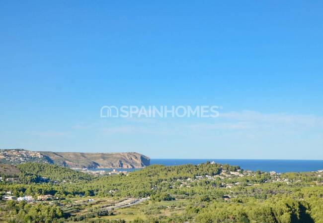 Jávea'da Havuzlu ve Modern Olanaklı 4 Yatak Odalı Villa 10