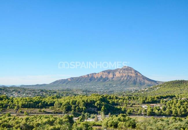 Jávea'da Havuzlu ve Modern Olanaklı 4 Yatak Odalı Villa 11