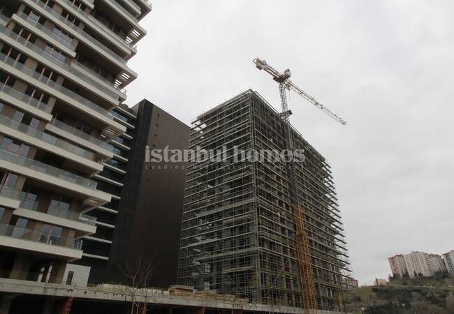 Istanbul, Kagithane Apartments in a Developing Area 30