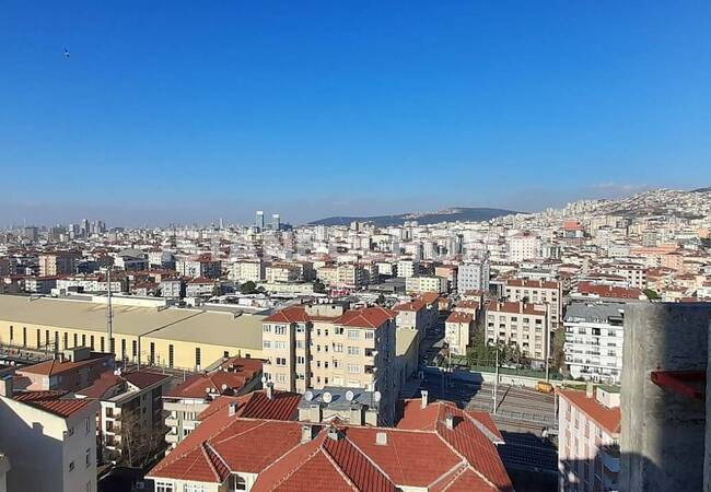 Maltepe Sahilde Deniz Manzaralı Merkezi Konumda Daireler 18