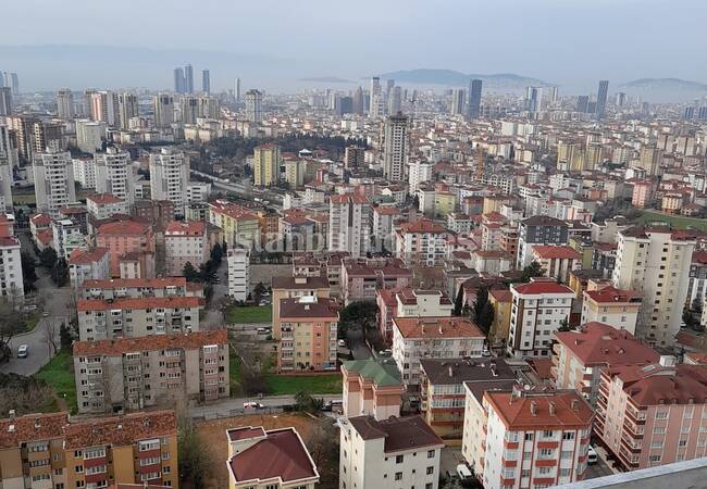 املاک و مستغلات با نمای جزایر پرنس در یک مجتمع در کارتال 17