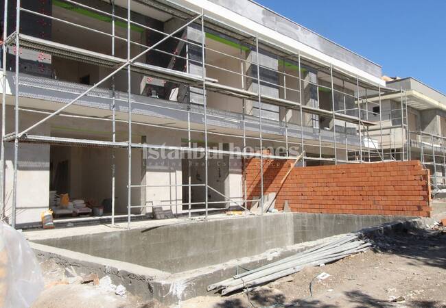 Semi-detached Villas with Private Pools and Gardens in Beylikduzu 28