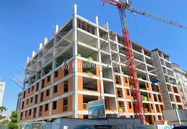 Real Estate with En-suite Bathroom and Balcony in Beylikduzu 4