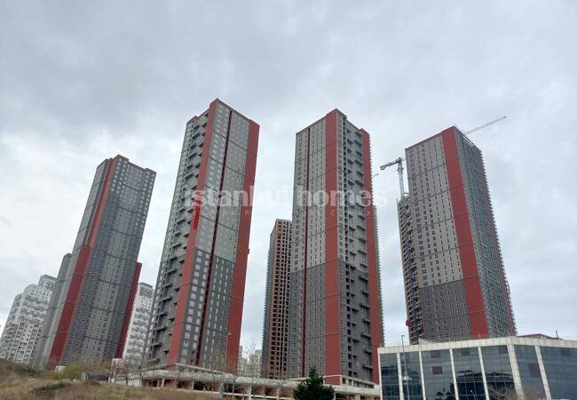 Apartments in a Complex with a Pool and Security in Esenyurt 18