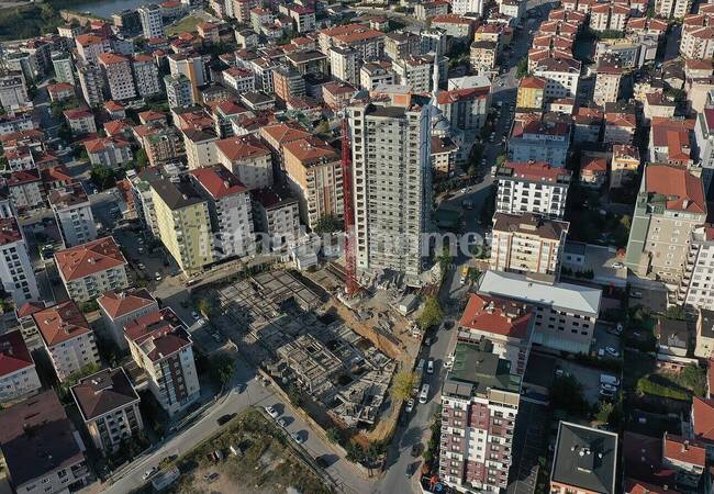 Flats in Complex with Pool in Maltepe Istanbul 10