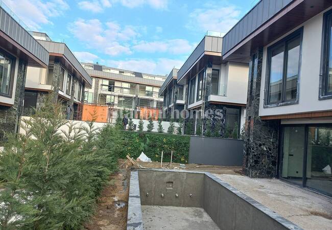 Luxury Villas with Smart Home Systems in Beylikdüzü 23