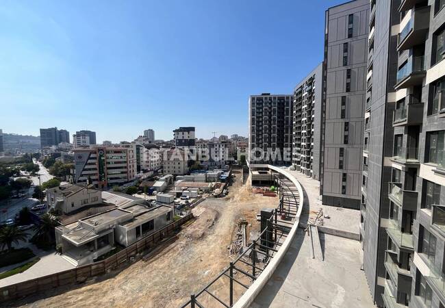 Sea View Real Estate Close to Metro and Marmaray in Maltepe 18