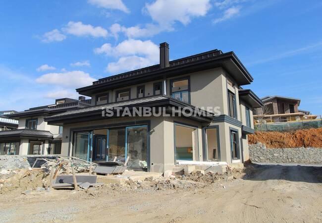 İstanbul Göktürk'te Doğa Manzaralı Yarı Müstakil Villalar 31