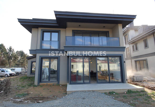 İstanbul Göktürk'te Doğa Manzaralı Yarı Müstakil Villalar 28