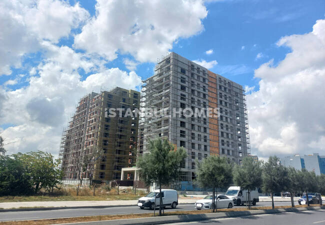 İstanbul Büyükçekmece'de Ana Yola Yakın Göl Manzaralı Daireler 19