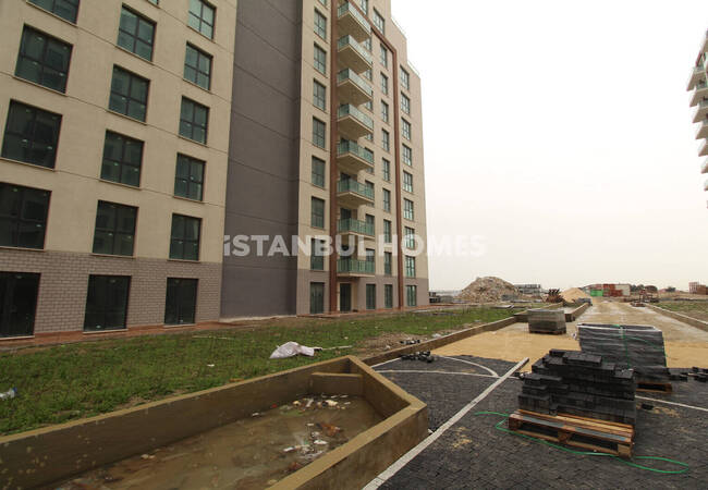 Недвижимость с видом на озеро рядом с главной дорогой в Стамбуле 21