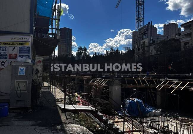 Commercials by Metro and Main Road in İstanbul Ataşehir 7