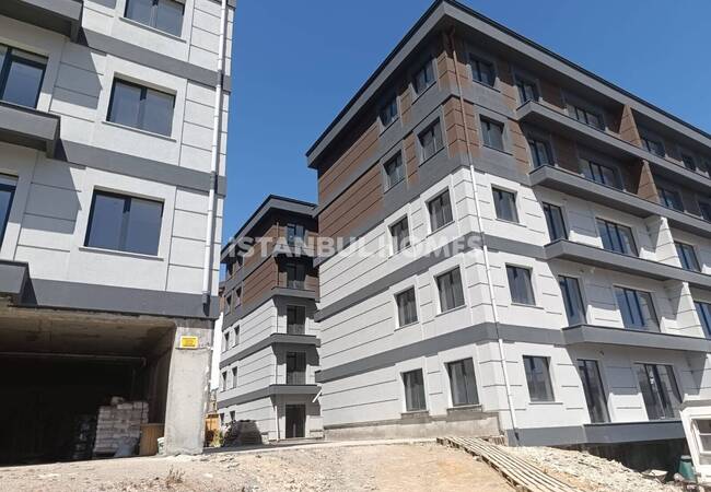巴沙克谢希尔黄金地段的宽敞公寓 25