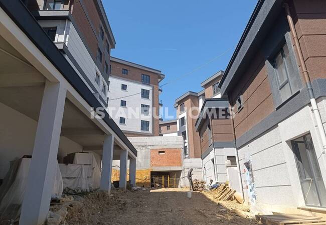 Villas in a Complex with Pool and Parking in Istanbul Basaksehir 24