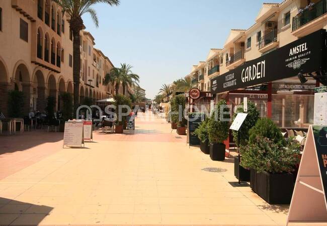 شقق جولف أنيقة في مجمع مع مسبح في لوس الكازاريس 25