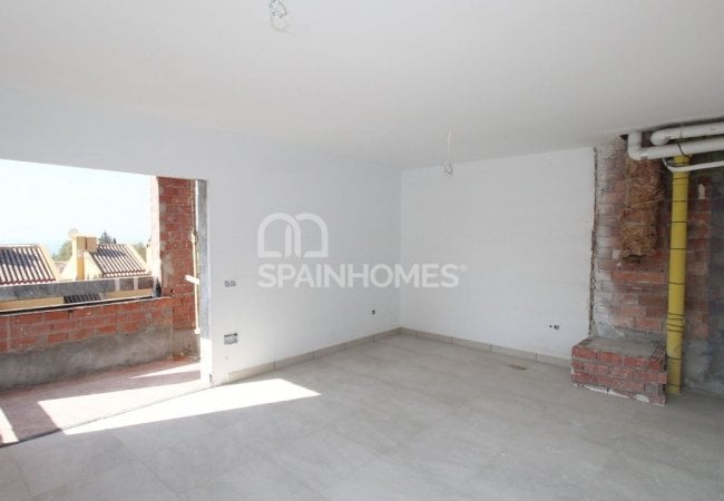 3-Этажные Таунхаусы в Фуэнхироле с Удобным Доступом к Шоссе 12