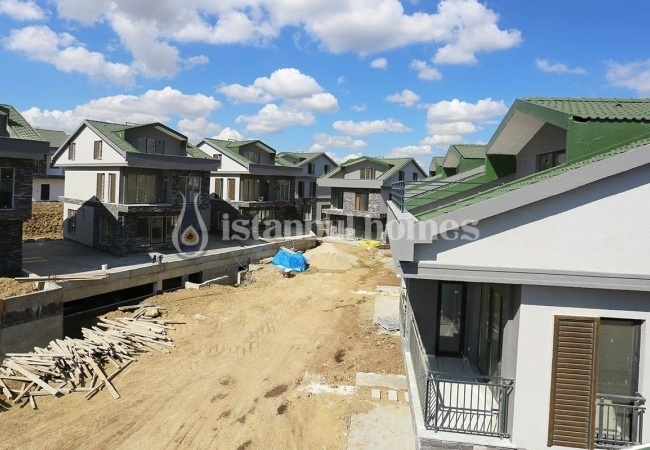 South-facing Houses 5 Min. to the Sea in Buyukcekmece 29