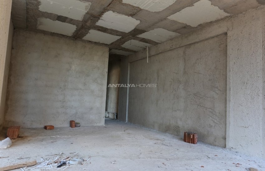 عقارات مجهزة بشكل جيد بالقرب من شاطئ ساريسو في أنطاليا كونيالتي 39