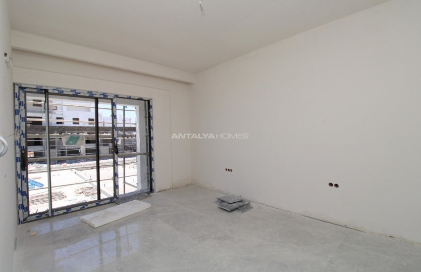 Modern Real Estate Within a Luxe Complex in Antalya Aksu 33