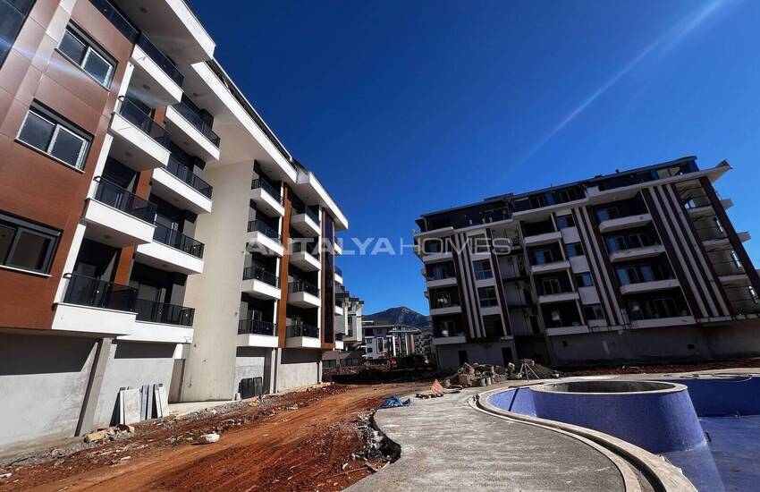 Alanya Oba'da Yeni Çevreyoluna Yakın Sade ve Şık Daireler 18