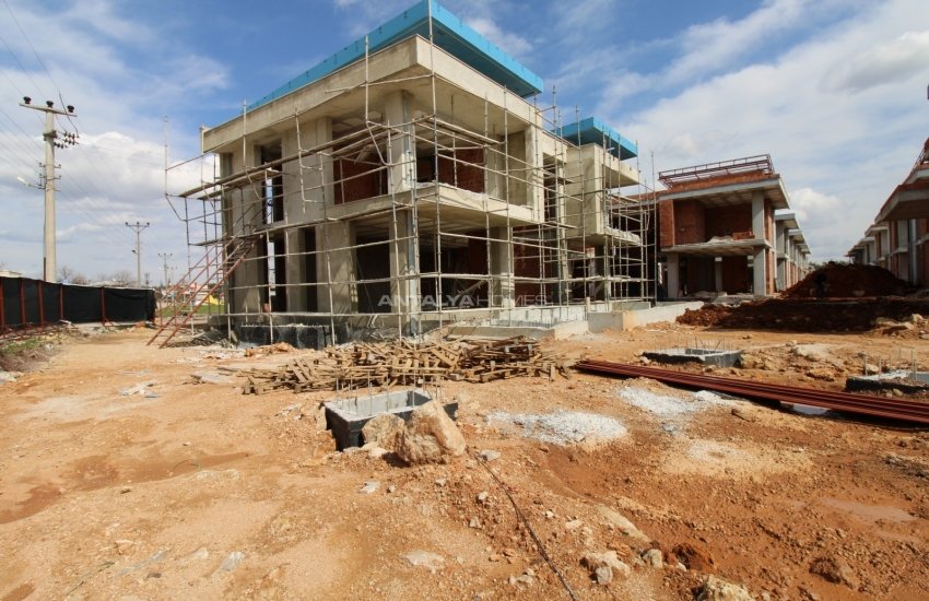 Antalya Villas with Private Gardens and Pools in Dosemealti 37