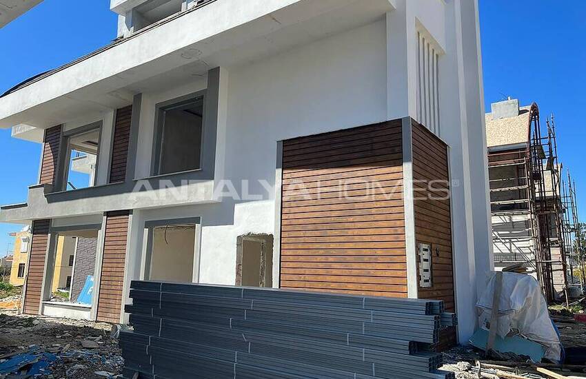 Villas Triplex Avec Piscine Privée Et Jardin À Alanya 27