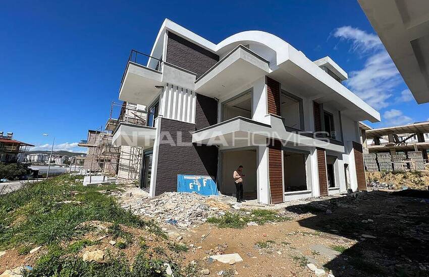 Villas Triplex Avec Piscine Privée Et Jardin À Alanya 26