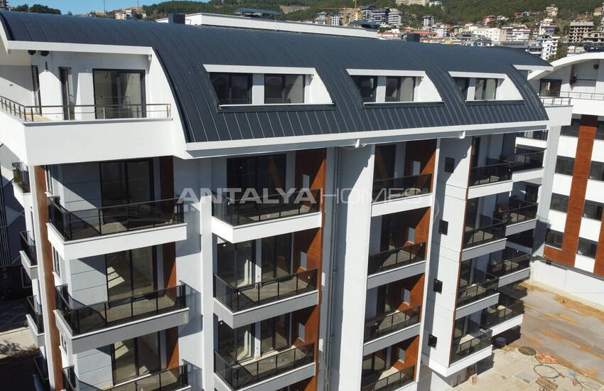 Real Estate in a Complex with Swimming Pool in Alanya Oba 24