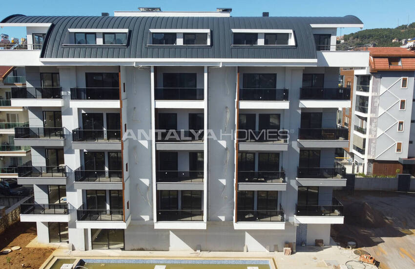 Real Estate in a Complex with Swimming Pool in Alanya Oba 15
