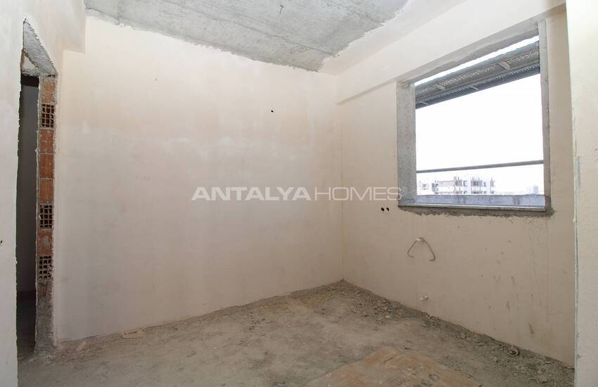 Functional Flats on a Main Road in Antalya Altintas 25