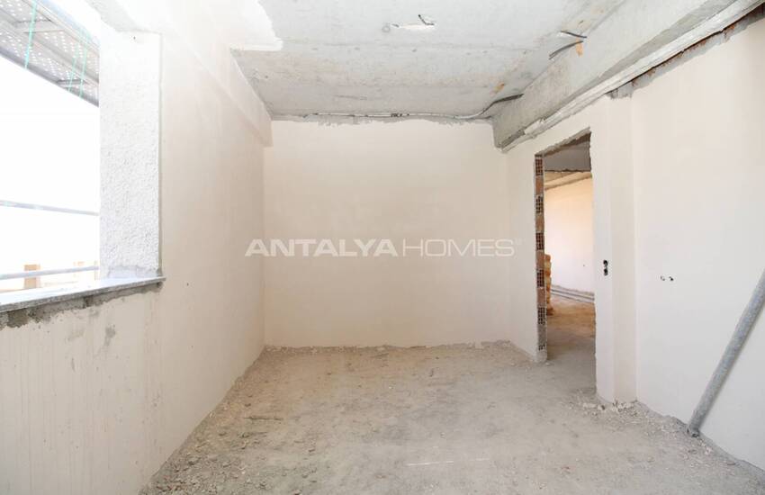 Functional Flats on a Main Road in Antalya Altintas 27